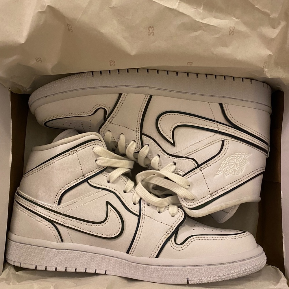 NIKE air Jordan mid.